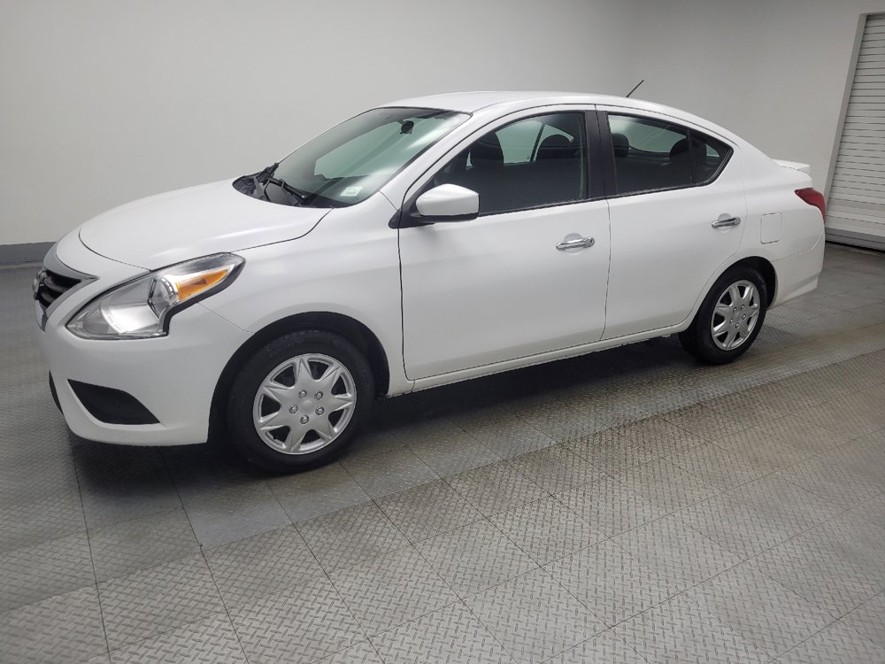 Used 2019 Nissan Versa SV image 2