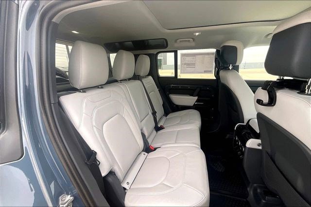 New 2026 Land Rover Defender 110 X-Dynamic SE image 11