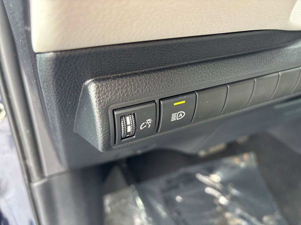 Used 2020 Toyota Corolla LE image 20