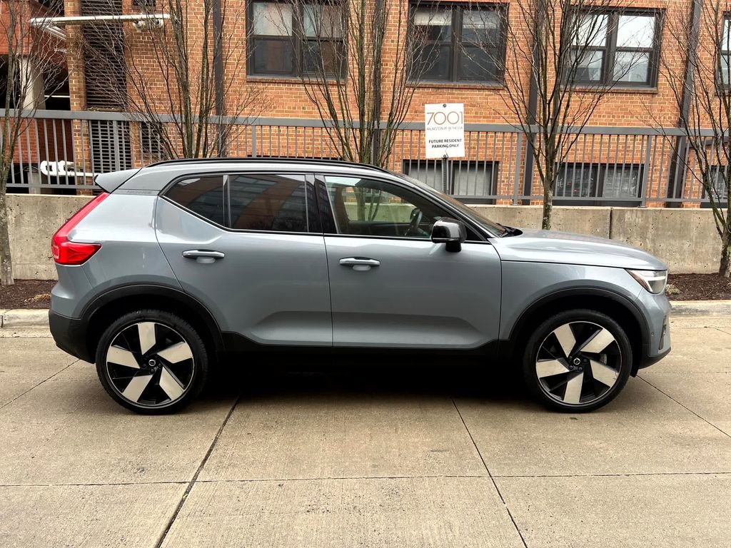 Used 2023 Volvo XC40 Recharge Ultimate image 4