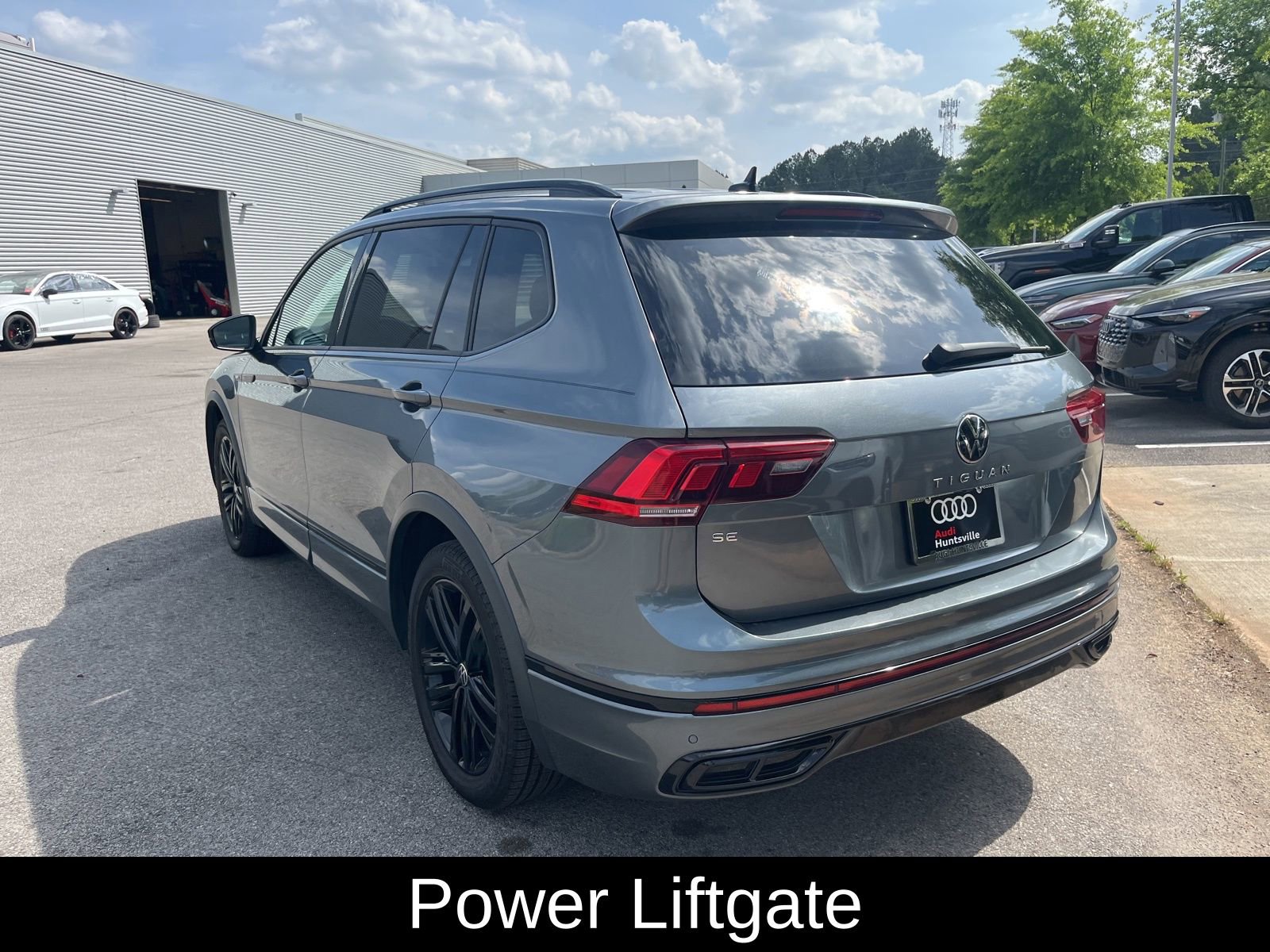 Used 2022 Volkswagen Tiguan SE R-Line FWD image 8
