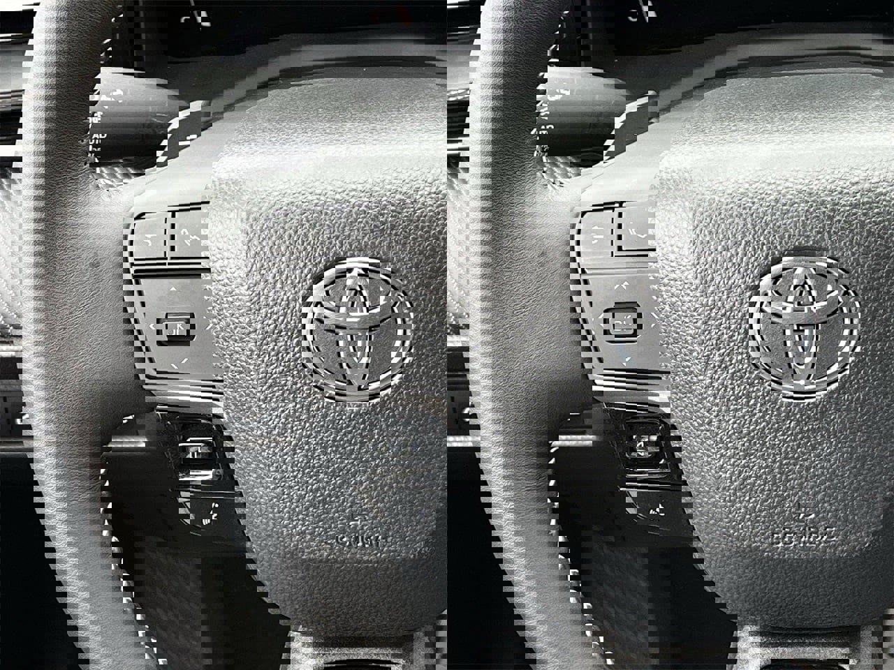 Used 2025 Toyota Camry SE image 12