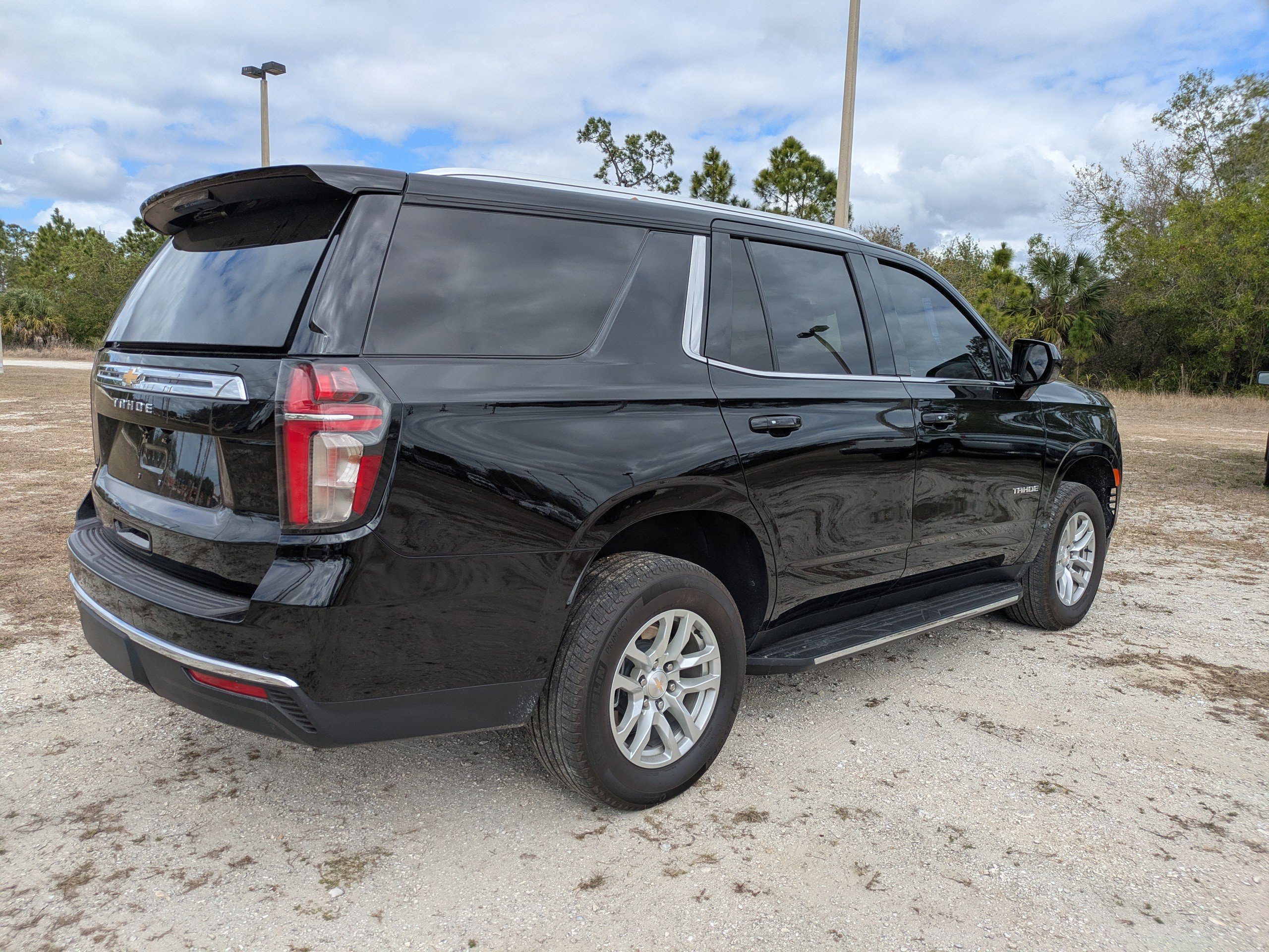 Used 2024 Chevrolet Tahoe LS image 4