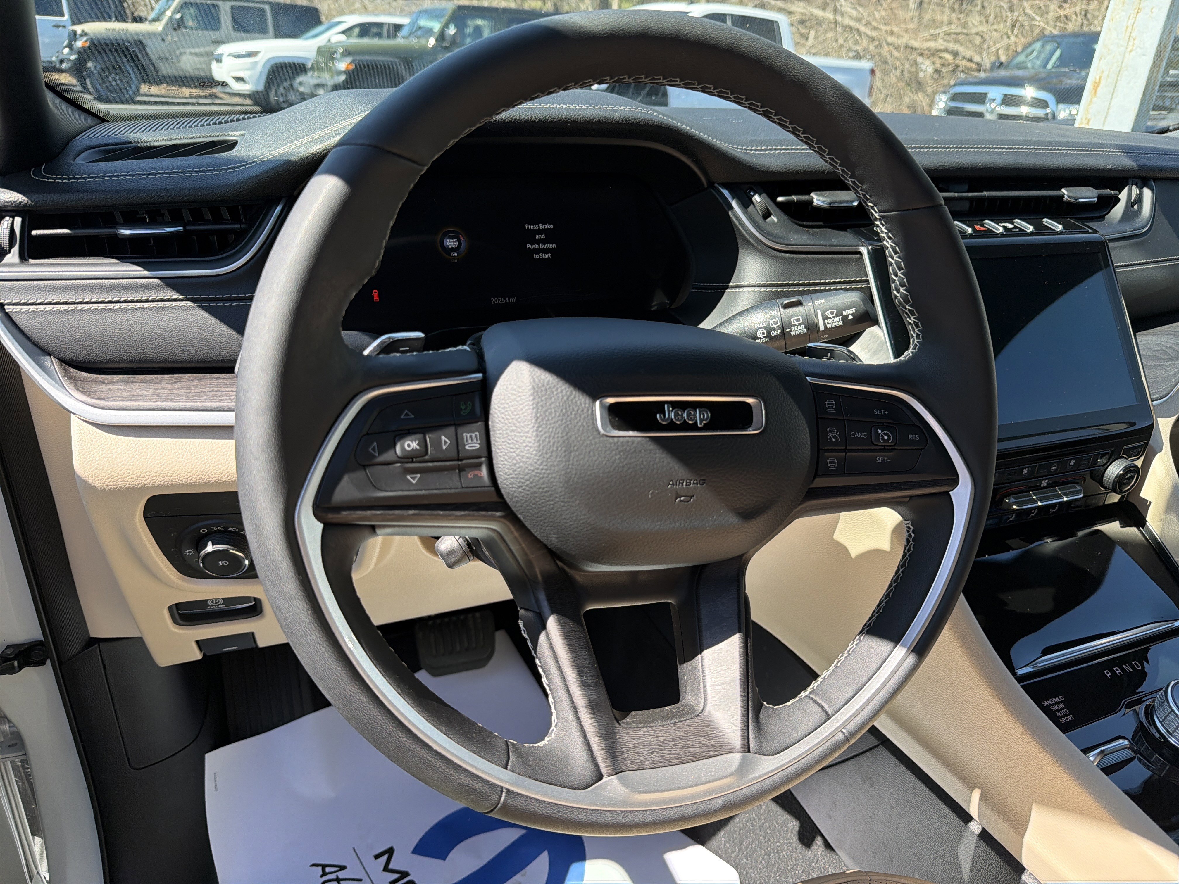 Certified 2025 Jeep Grand Cherokee L Limited w/ Luxury Tech Group II image 18