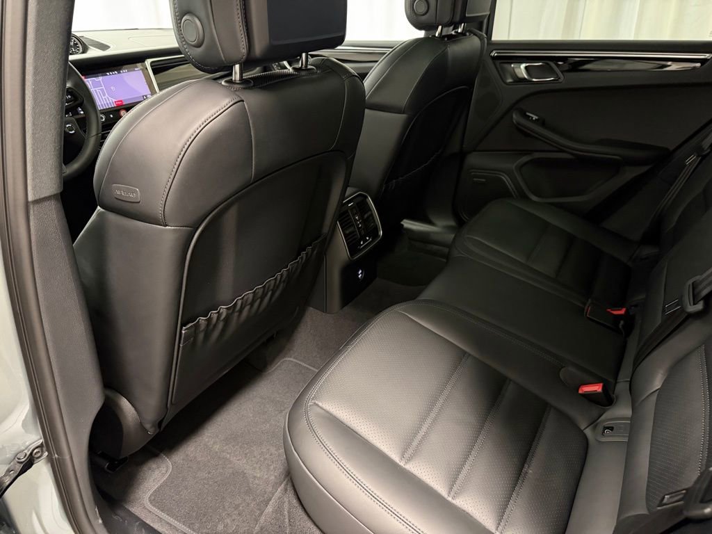 Certified 2026 Porsche Macan Turbo AWD/4WD image 24