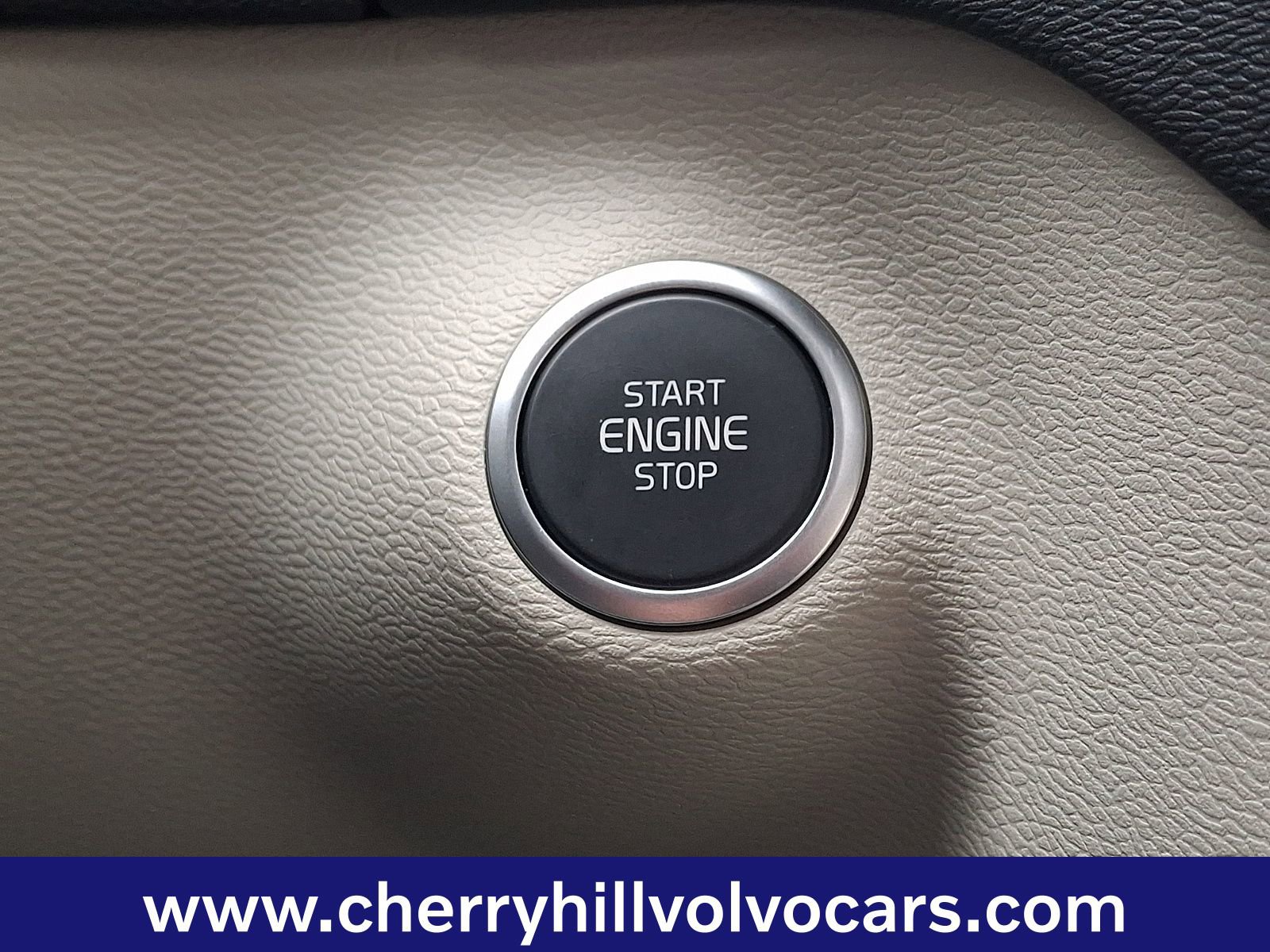 Certified 2025 Volvo XC40 B5 Ultra w/ Climate Package image 26