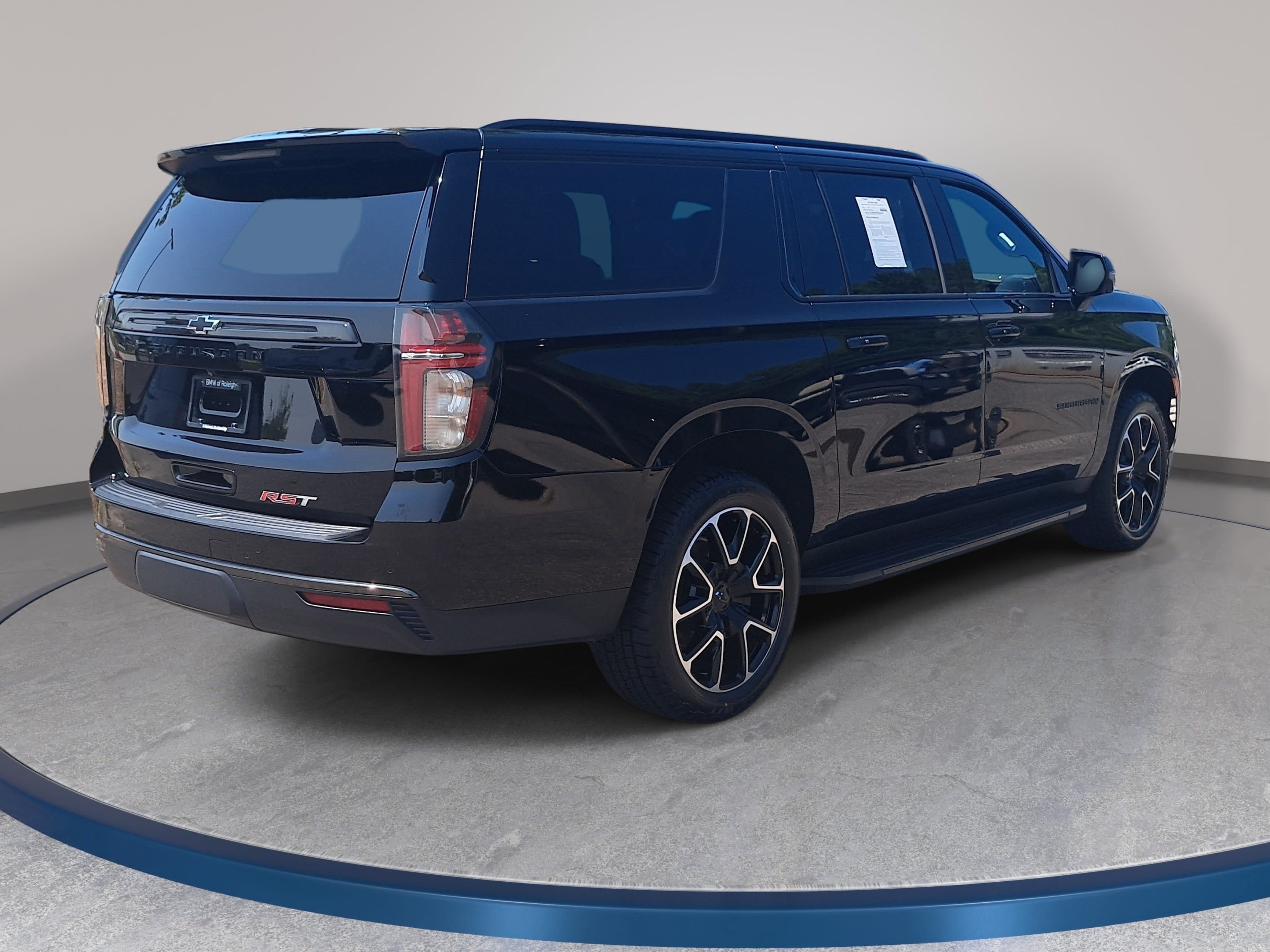 Used 2021 Chevrolet Suburban RST w/ Luxury Package AWD/4WD image 5