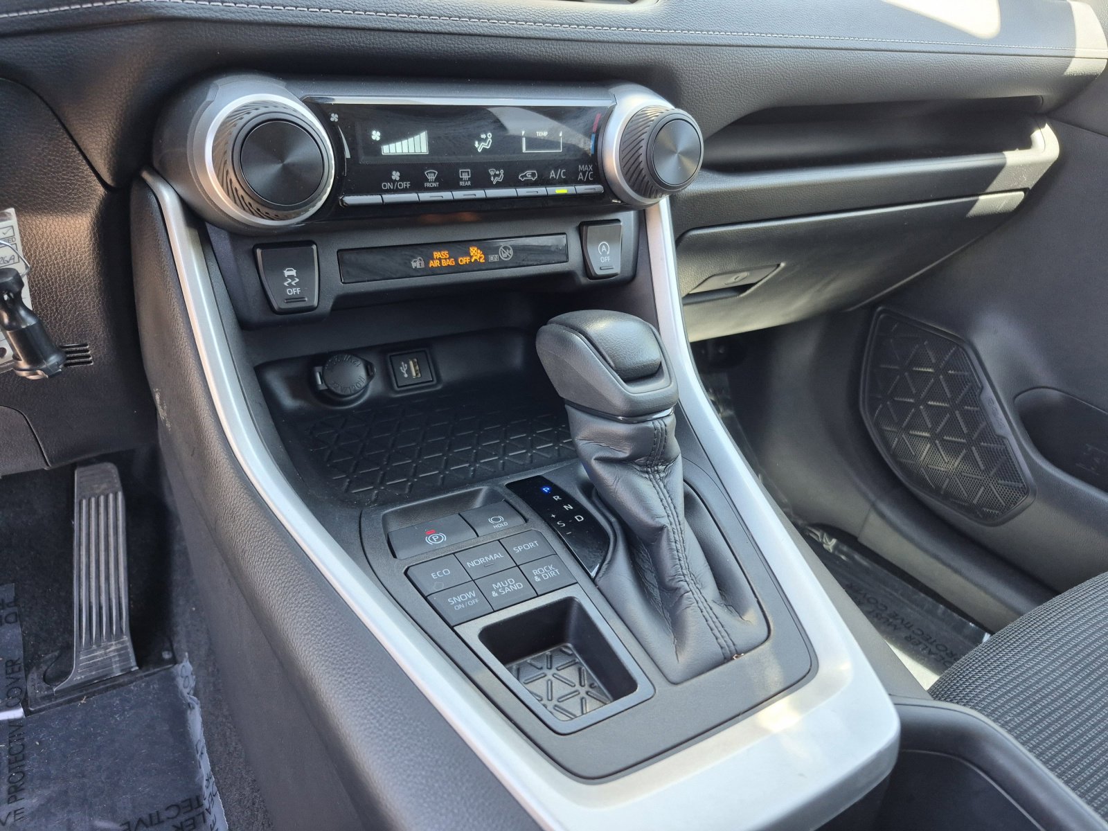 Certified 2024 Toyota RAV4 LE AWD/4WD image 12