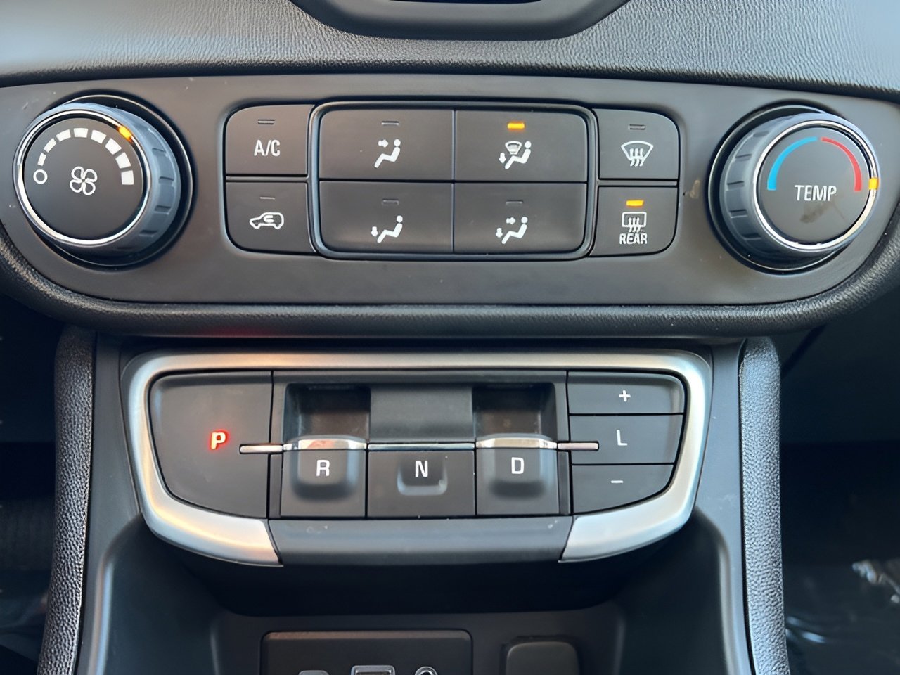 Used 2024 GMC Terrain SLE image 40