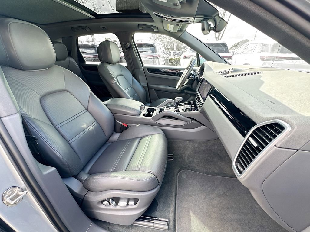 Used 2019 Porsche Cayenne Base image 31