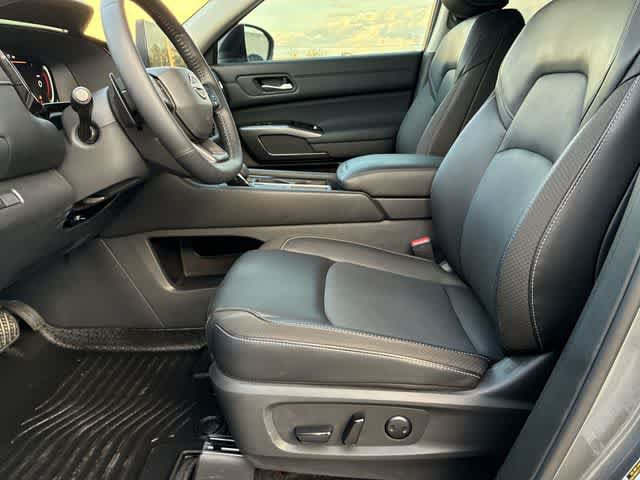 Used 2026 Nissan Pathfinder SL w/ SL Premium Package FWD image 18