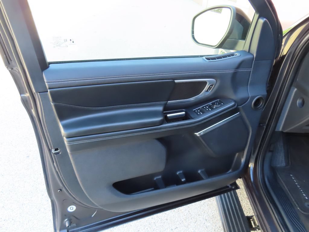 Used 2025 Ford Expedition Max Platinum w/ Stealth Appearance Package AWD/4WD image 27
