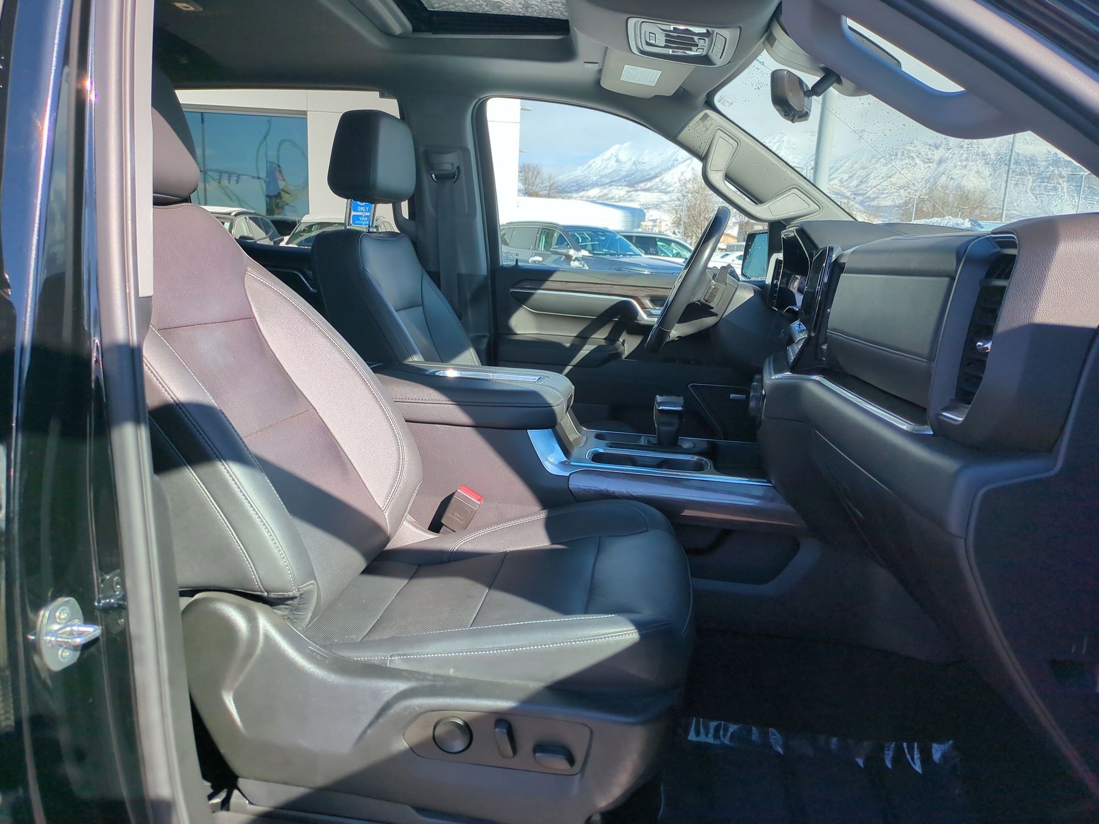 Used 2022 Chevrolet Silverado 1500 LTZ w/ LTZ Premium Package image 34