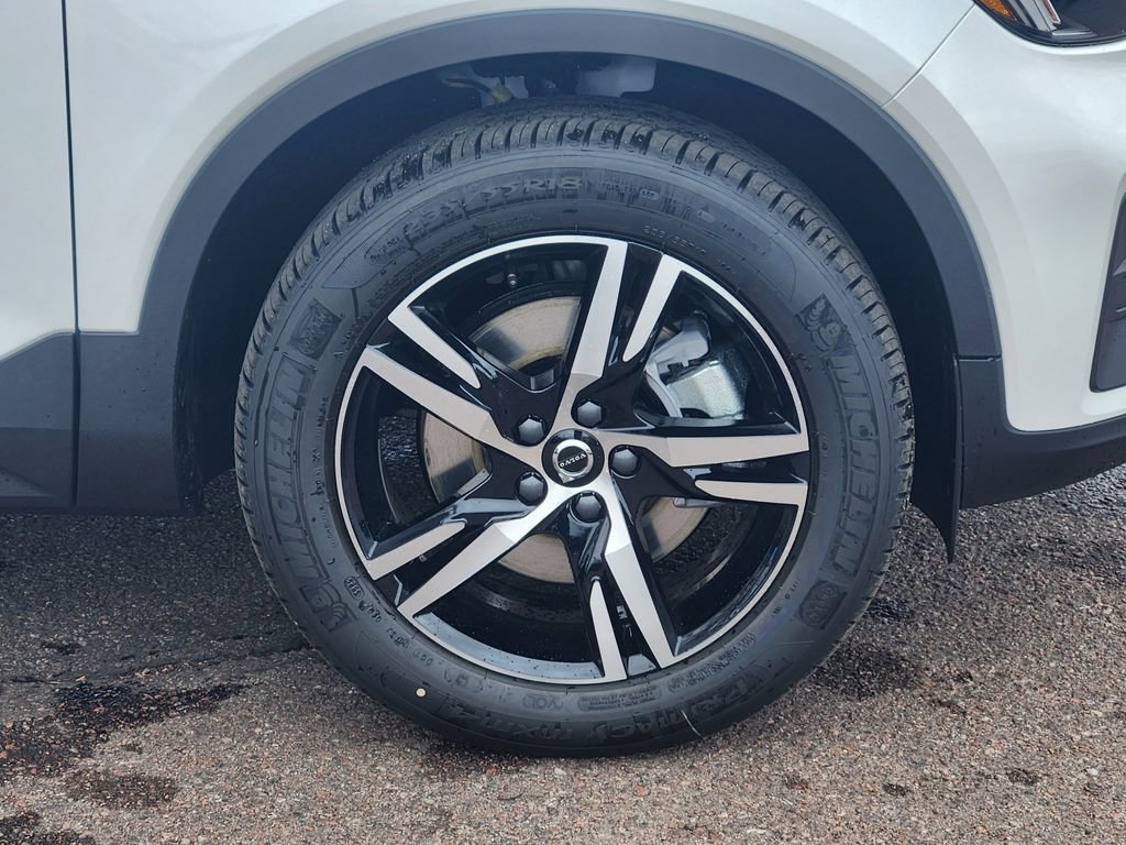 New 2026 Volvo XC40 B5 Core w/ Climate Package image 29
