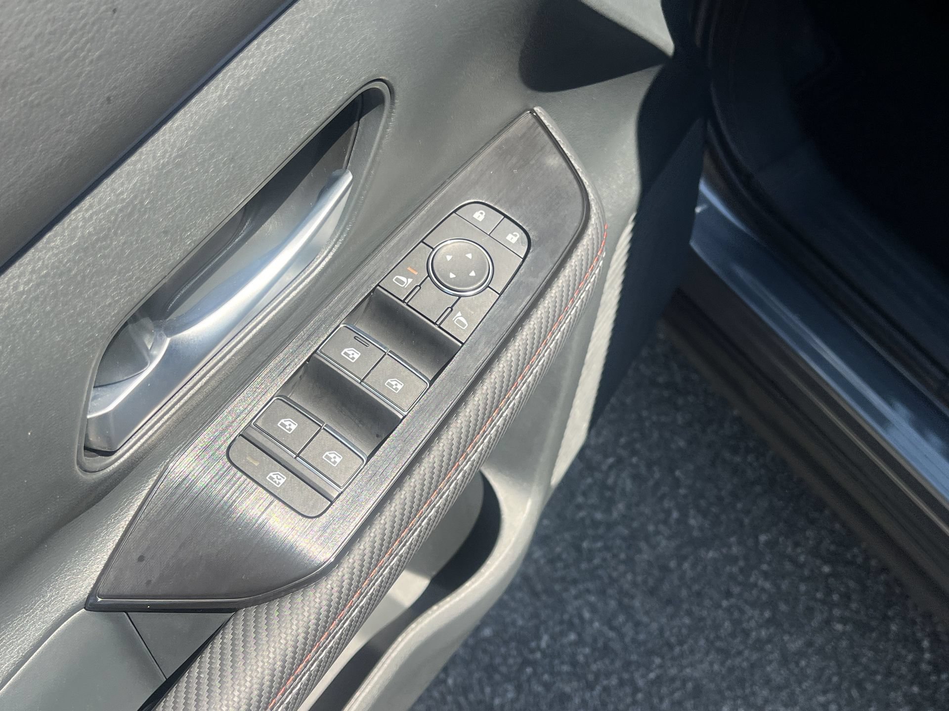 Certified 2025 Nissan Kicks SR FWD image 15
