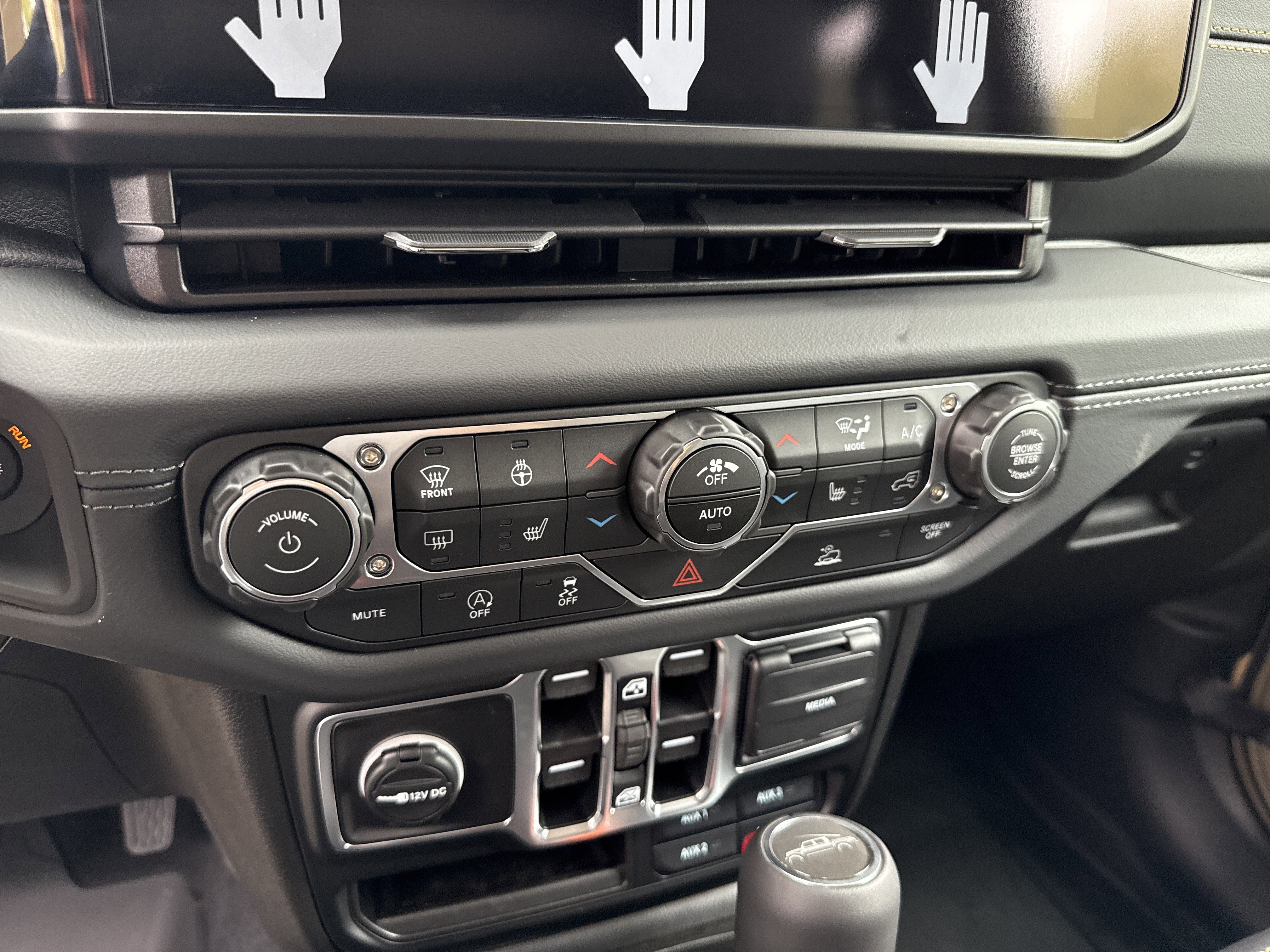 New 2025 Jeep Gladiator Sport w/ Premium Package image 29