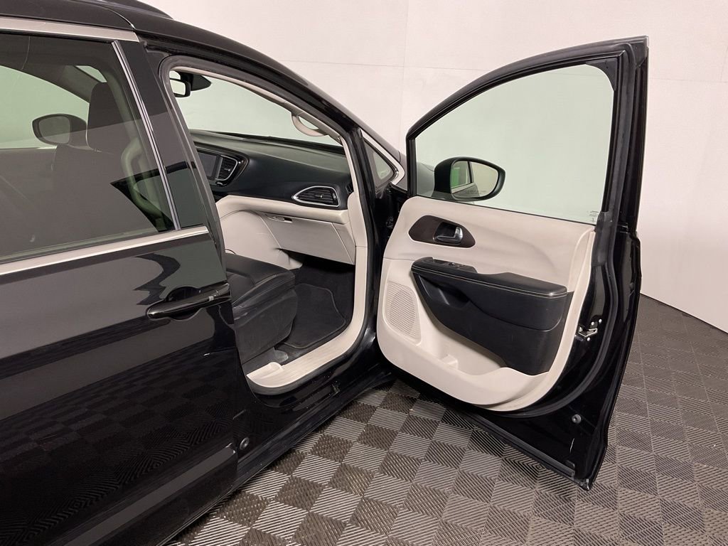 Used 2021 Chrysler Voyager Lxi image 30