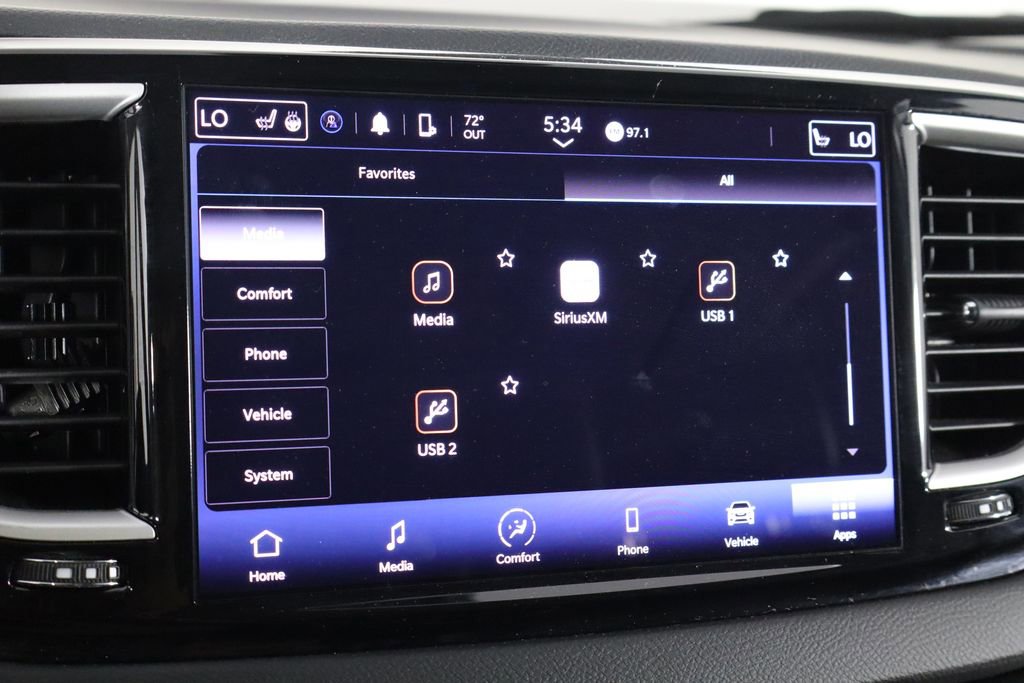 Used 2024 Chrysler Pacifica Touring-L image 39