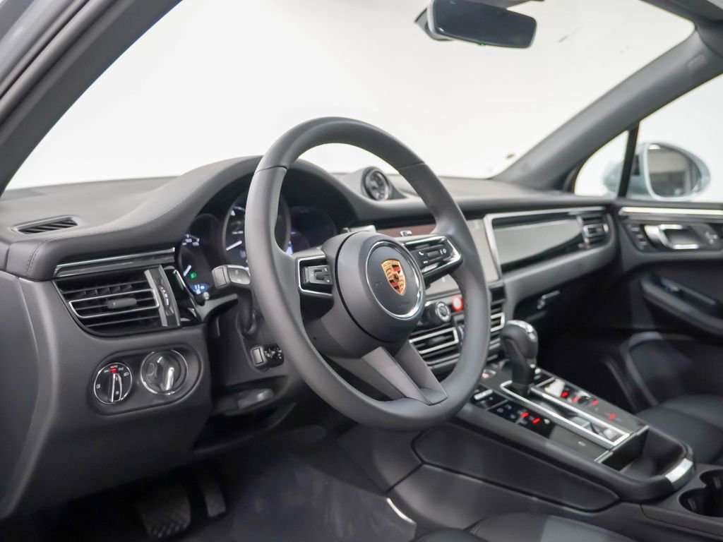 Used 2026 Porsche Macan image 4