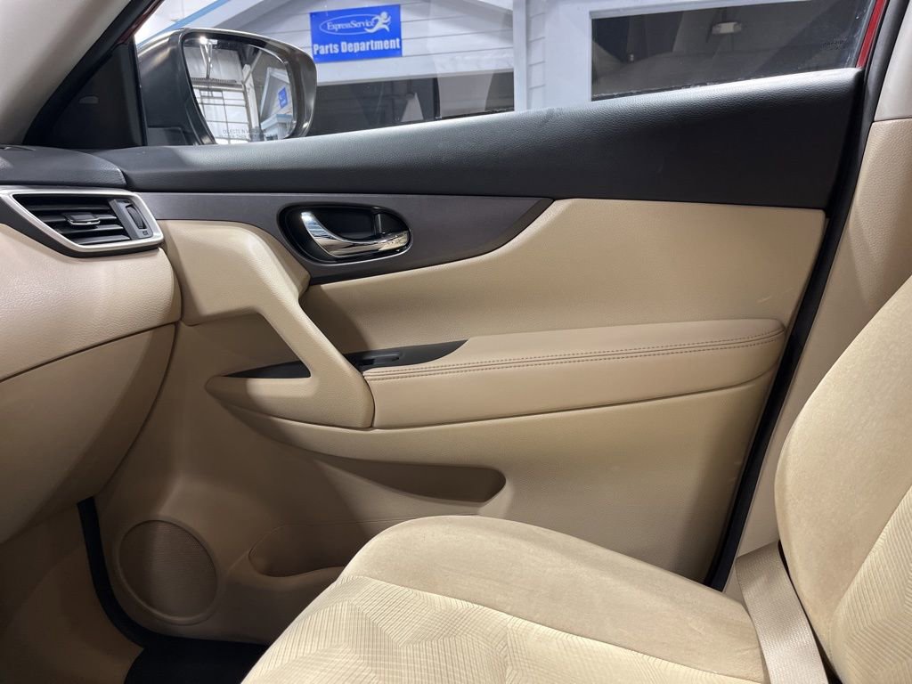 Used 2016 Nissan Rogue SV w/ SV Premium Package image 18