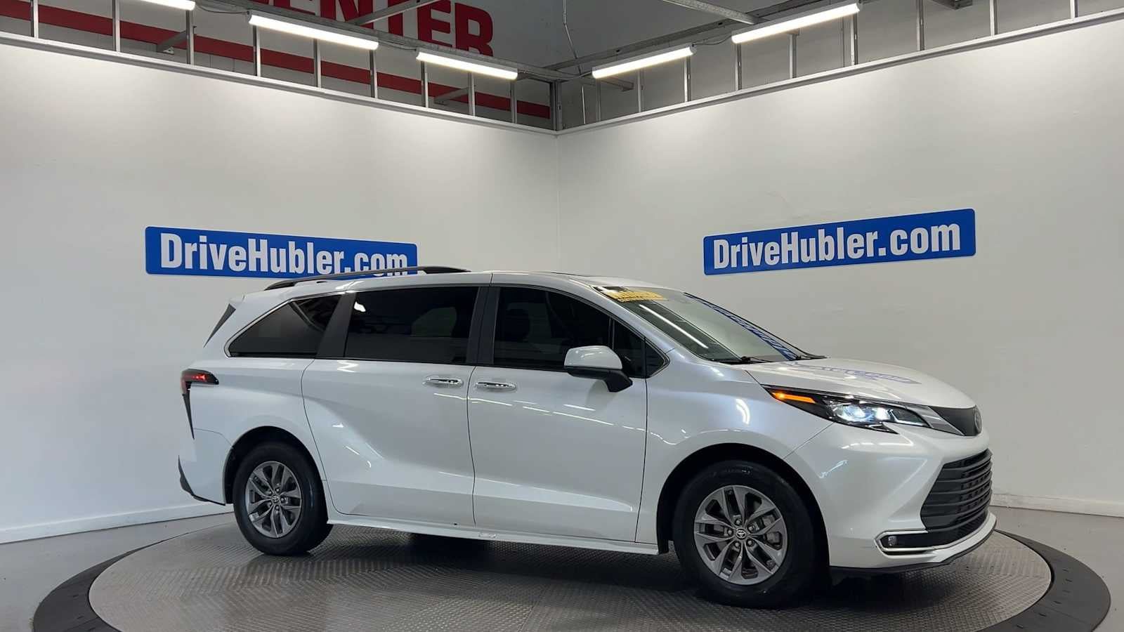 Used 2024 Toyota Sienna XLE FWD image 8