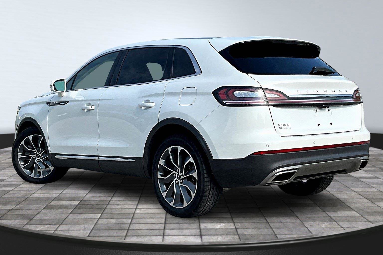 Used 2022 Lincoln Nautilus Reserve image 4