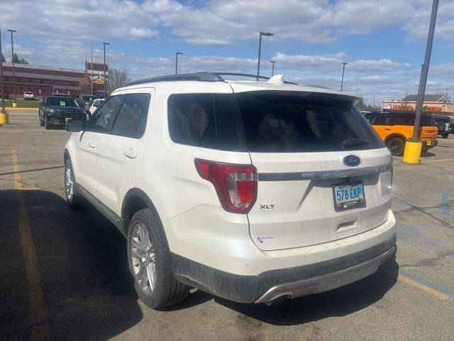 Used 2017 Ford Explorer XLT w/ Equipment Group 201A AWD/4WD image 3