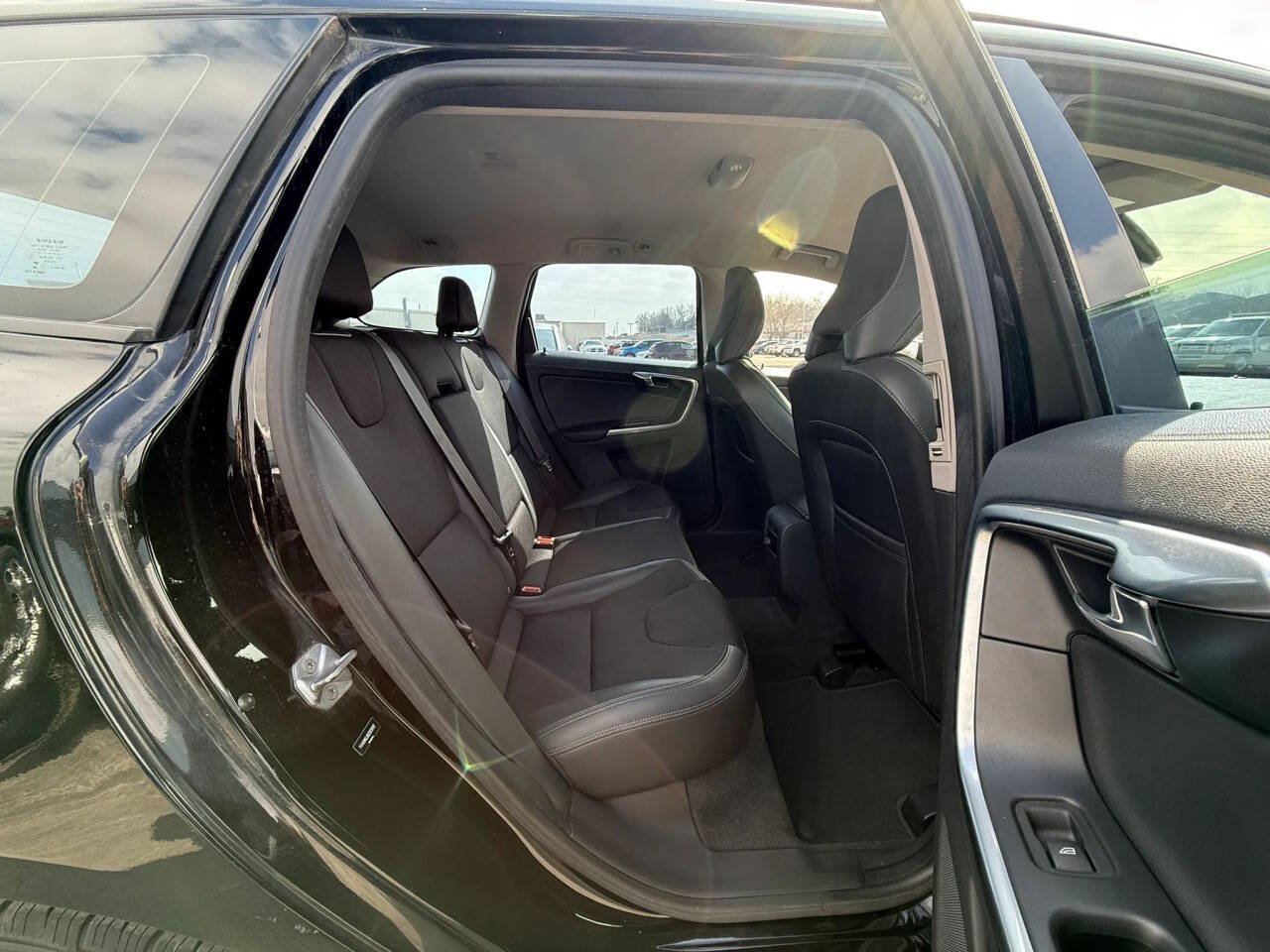 Used 2016 Volvo XC60 T5 w/ Proximity Package FWD image 12