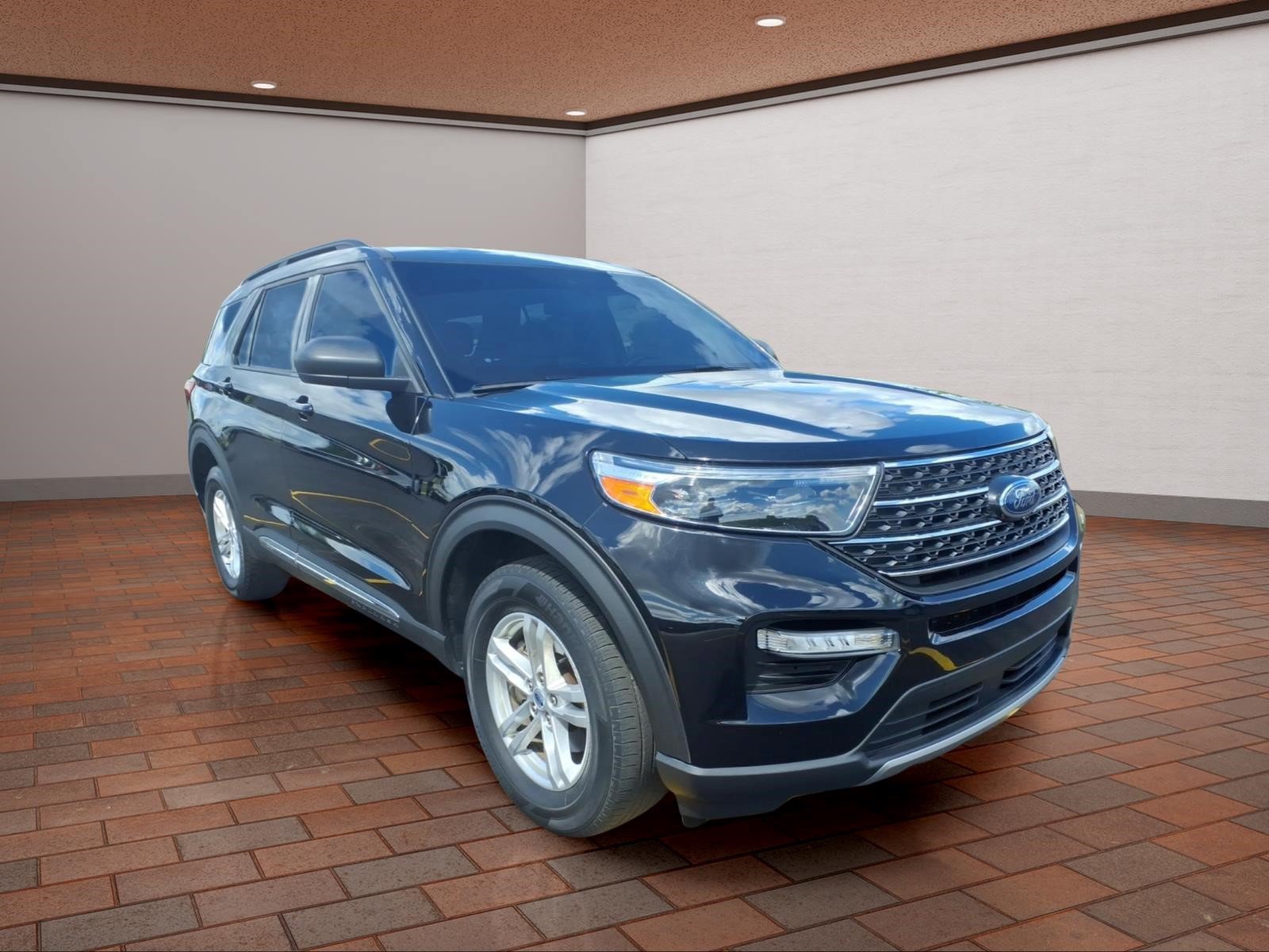 Used 2023 Ford Explorer XLT w/ Equipment Group 202A AWD/4WD video 2