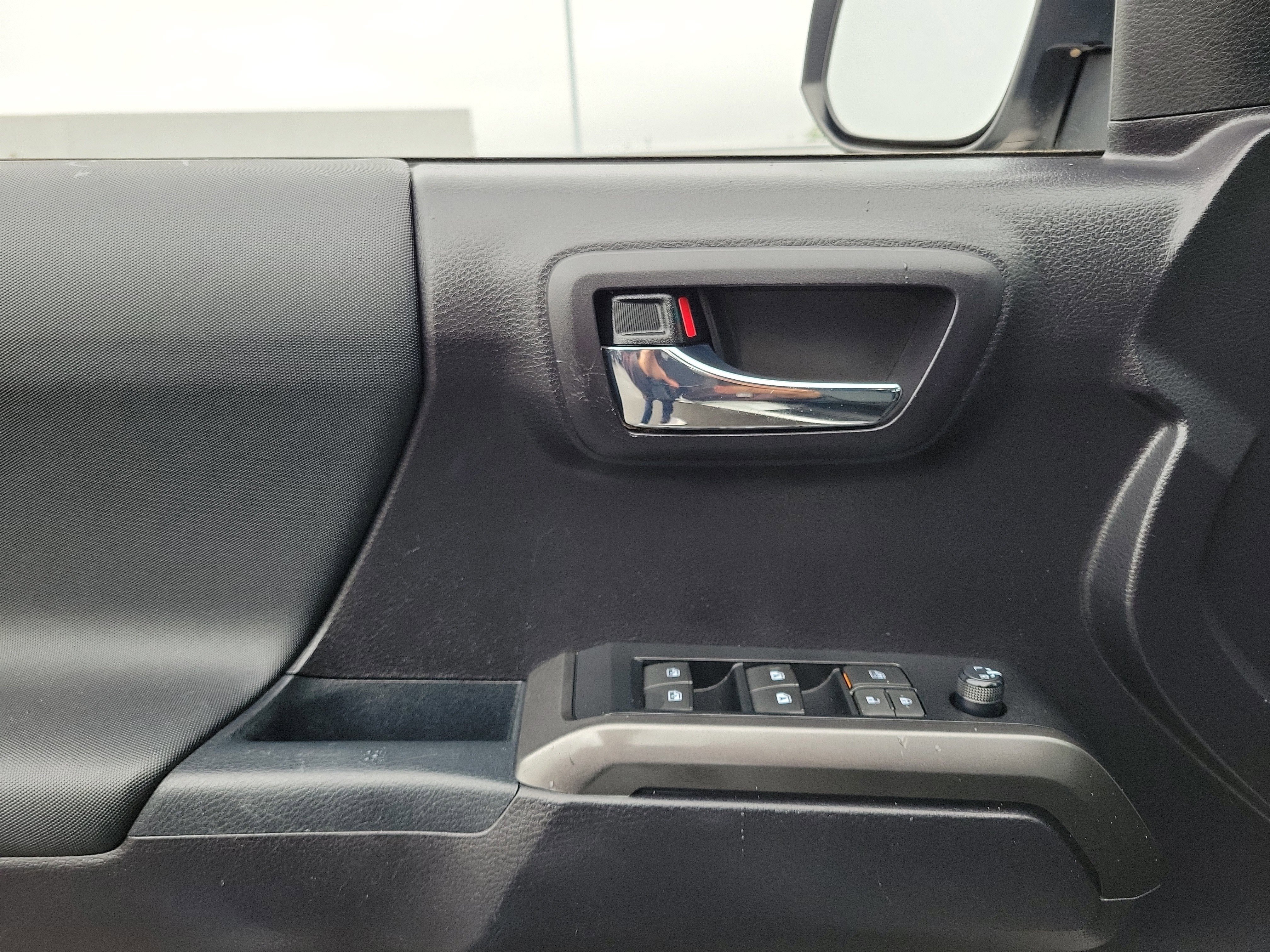 Used 2020 Toyota Tacoma TRD Sport image 17