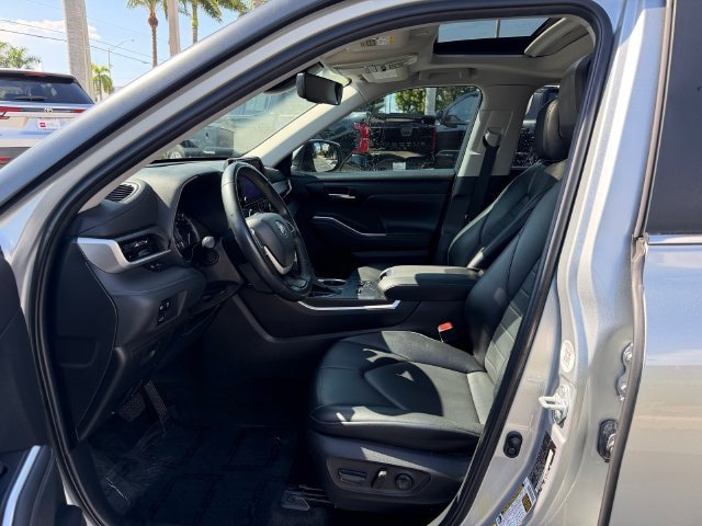 Used 2023 Toyota Highlander XLE FWD image 10