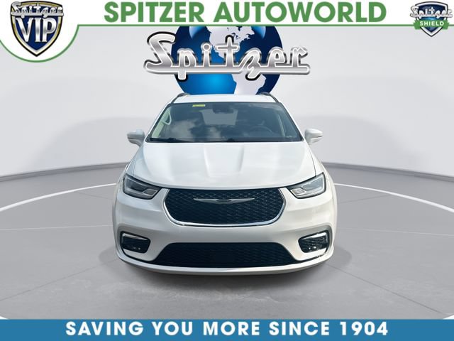 Certified 2022 Chrysler Pacifica Touring-L FWD image 3