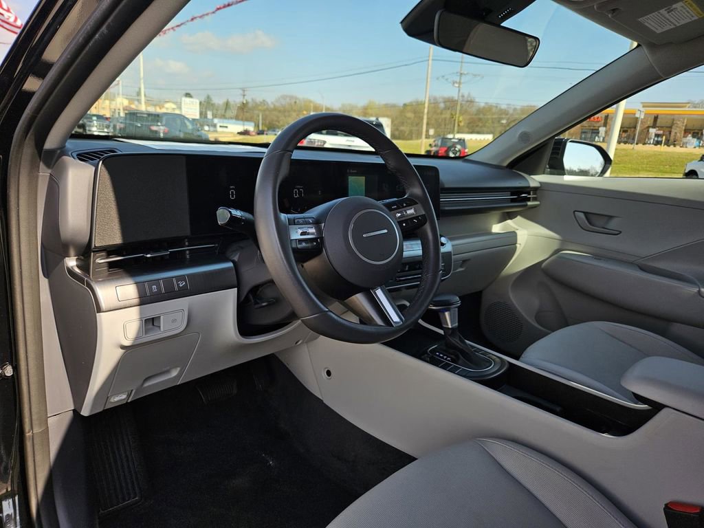 Used 2025 Hyundai Kona SEL image 11