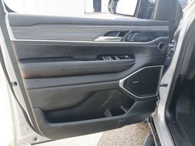 Used 2024 Jeep Wagoneer L Series II w/ Flexible Seating Group AWD/4WD image 49