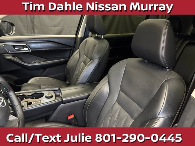 Used 2025 Nissan Rogue Platinum w/ Platinum Premium Package AWD/4WD image 24