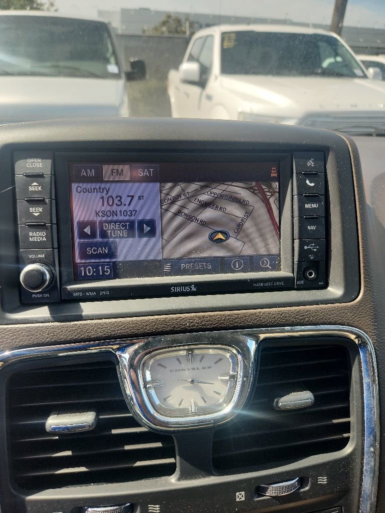 Used 2012 Chrysler Town & Country Touring w/ Entertainment Group #1 FWD image 23