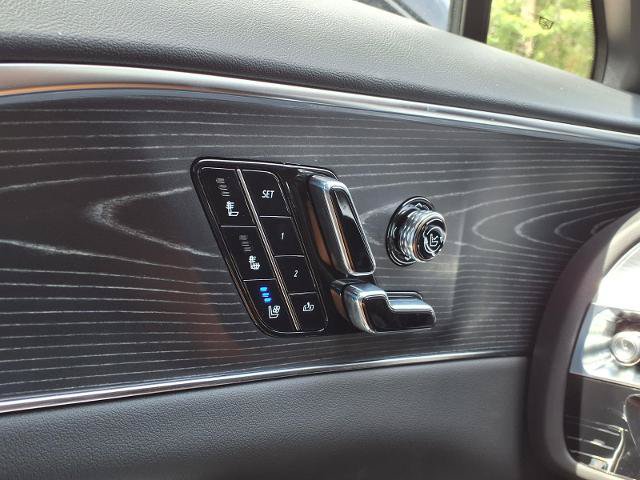 New 2026 Cadillac Lyriq Signature Luxury AWD/4WD image 22