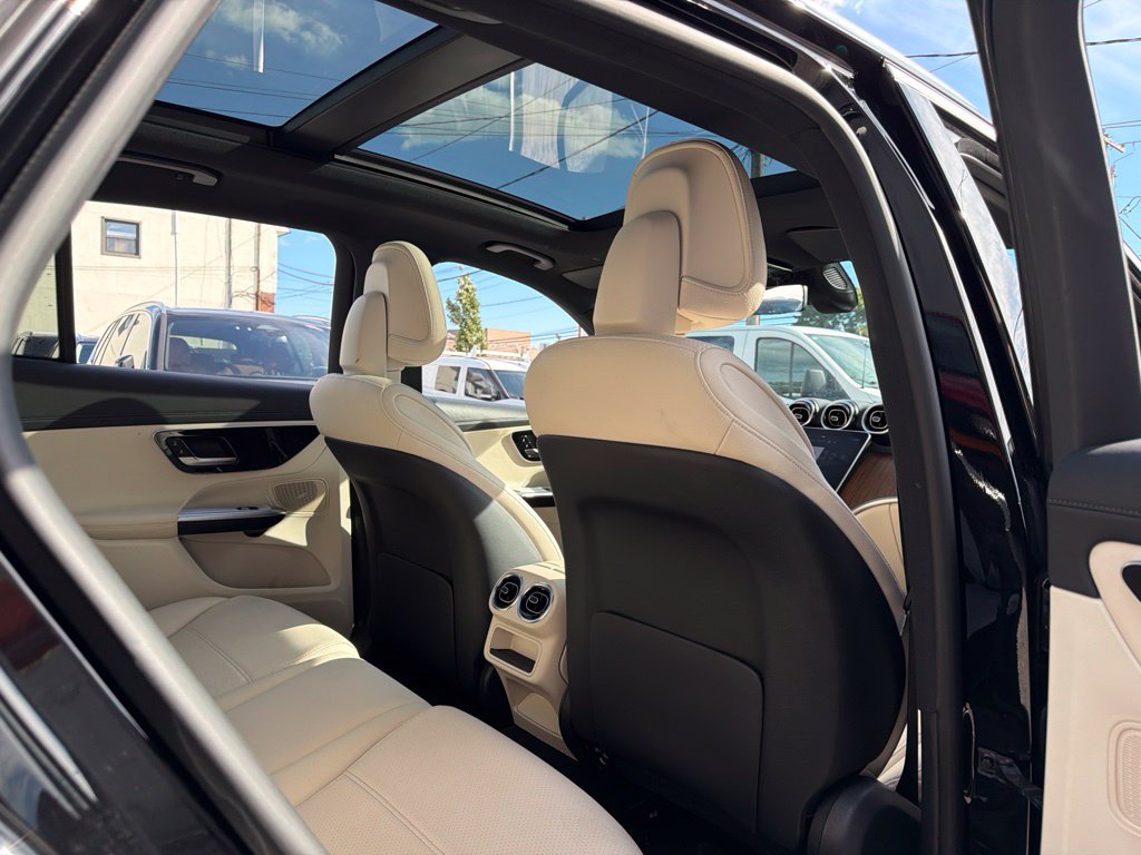 Used 2023 Mercedes-Benz GLC 300 4MATIC image 18