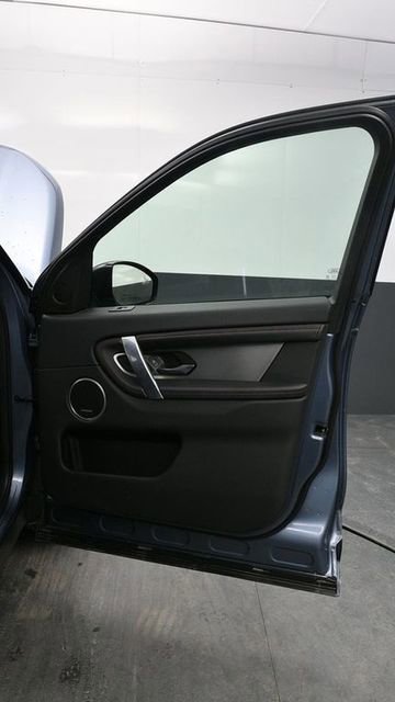 Used 2023 Land Rover Discovery Sport SE R-Dynamic AWD/4WD image 9