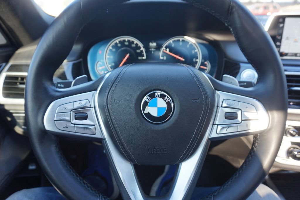 Used 2017 BMW 750i RWD image 32