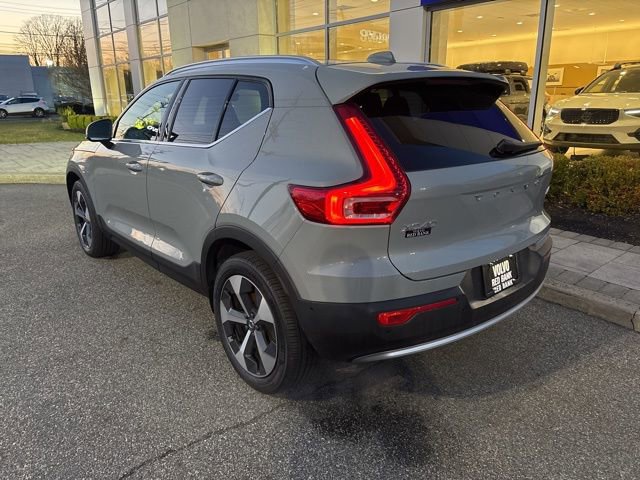 Used 2025 Volvo XC40 B5 Plus image 3