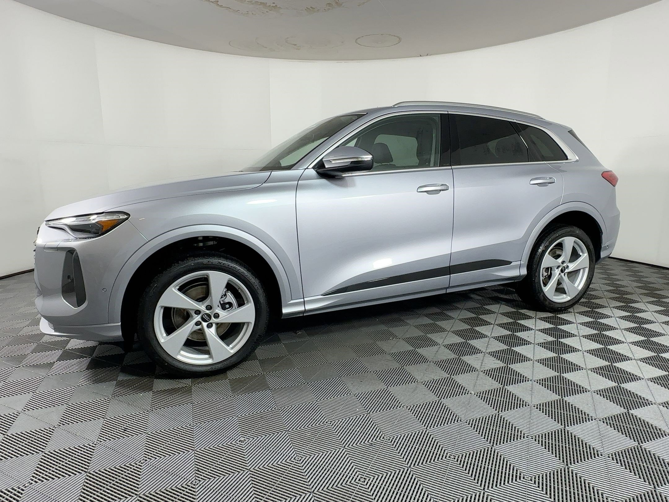 New 2025 Audi Q5 Premium Plus image 17