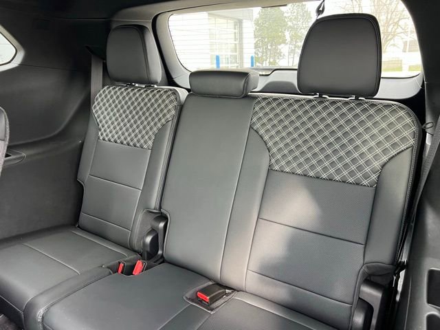 Used 2024 GMC Acadia Denali w/ Super Cruise Package image 9