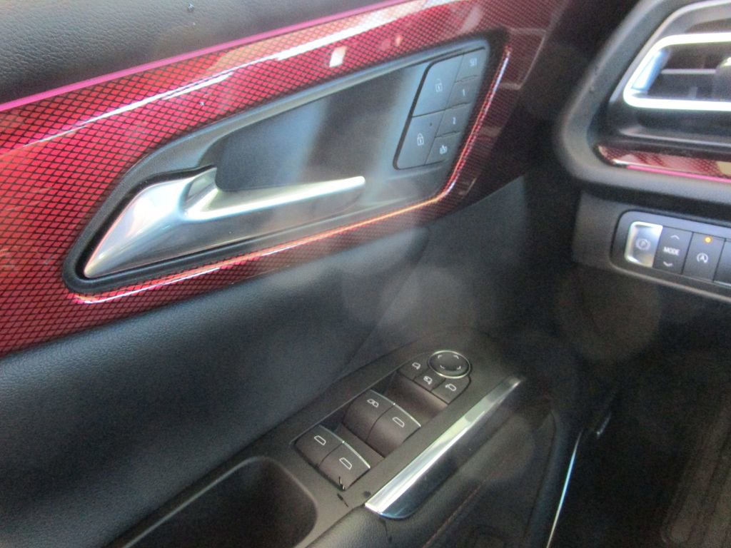 Used 2024 Chevrolet Traverse RS image 33