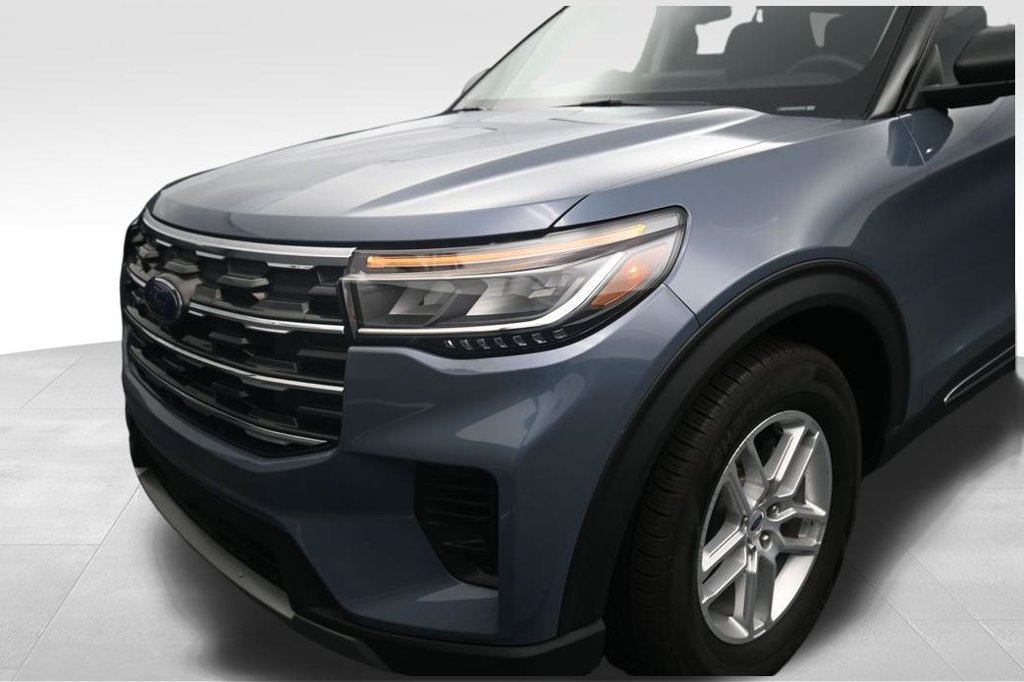Used 2025 Ford Explorer Active RWD image 10