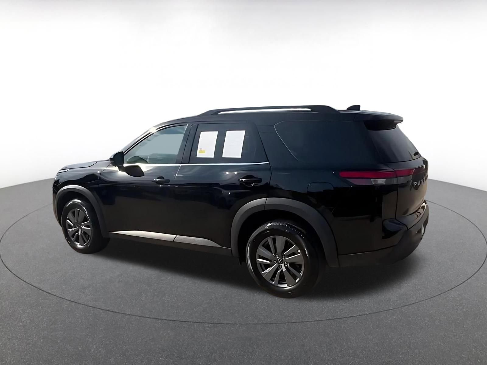 Used 2025 Nissan Pathfinder SV FWD image 10