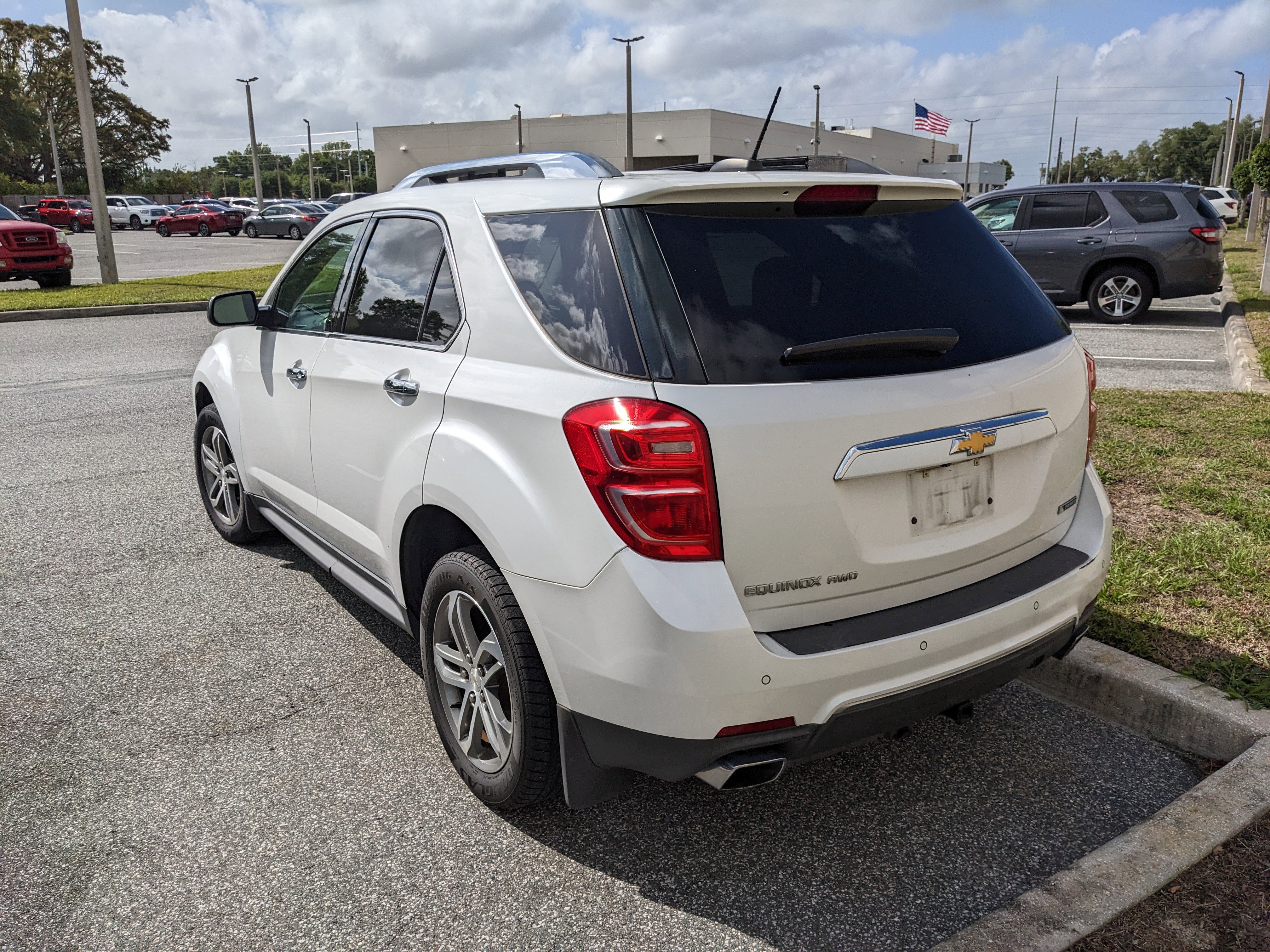 Used 2017 Chevrolet Equinox Premier w/ Enhanced Convenience Package image 10
