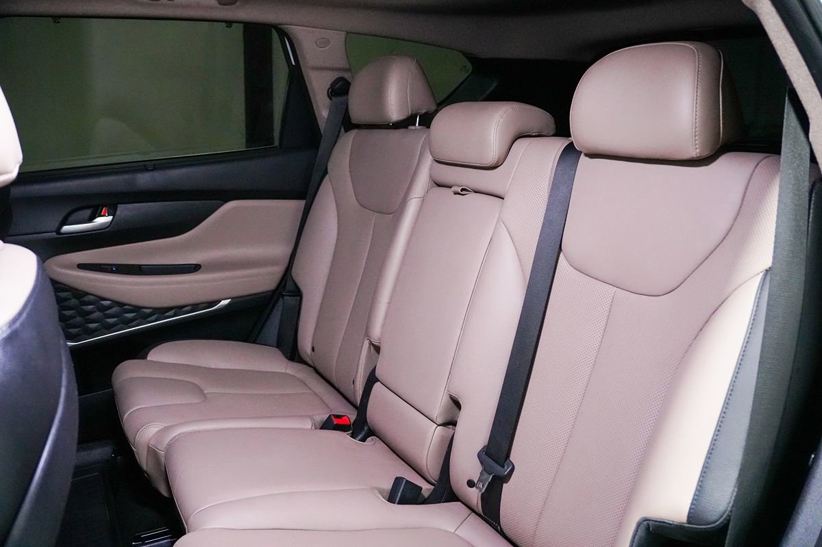 Used 2019 Hyundai Santa Fe Limited FWD image 18