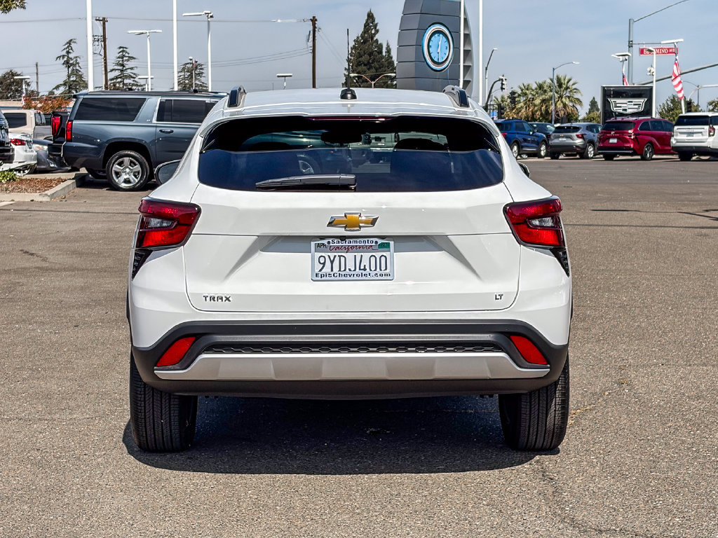 Used 2026 Chevrolet Trax LT w/ LT Convenience Package FWD image 3