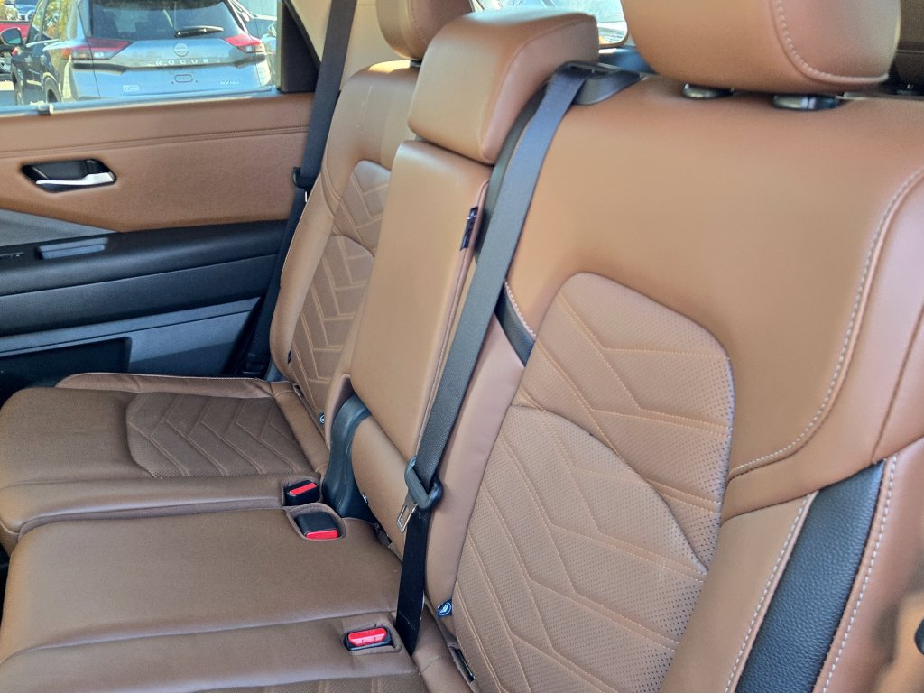Used 2024 Nissan Pathfinder Platinum w/ Cargo Package AWD/4WD image 15